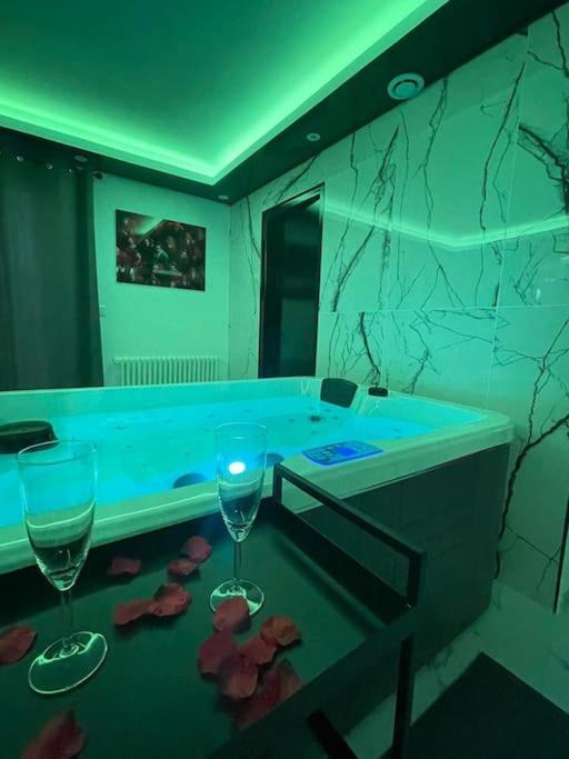 La Suite Casa De Love 2.0 Jacuzzi & Cinema Prive Melun Extérieur photo