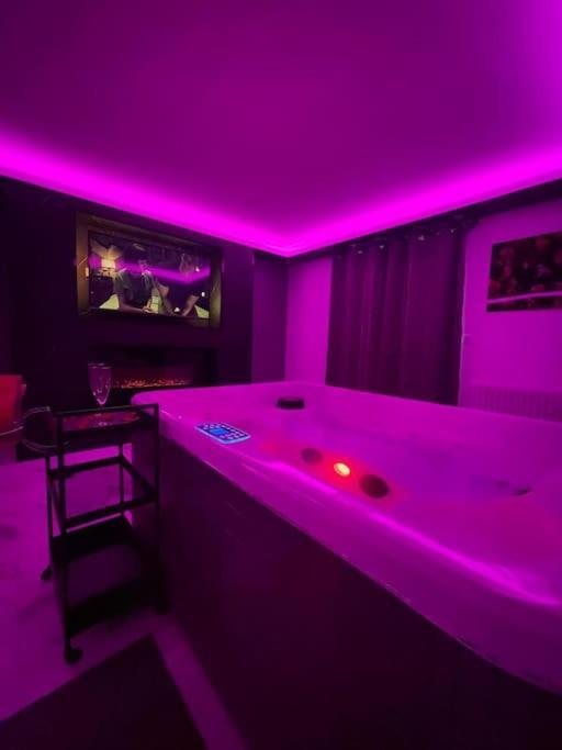 La Suite Casa De Love 2.0 Jacuzzi & Cinema Prive Melun Extérieur photo